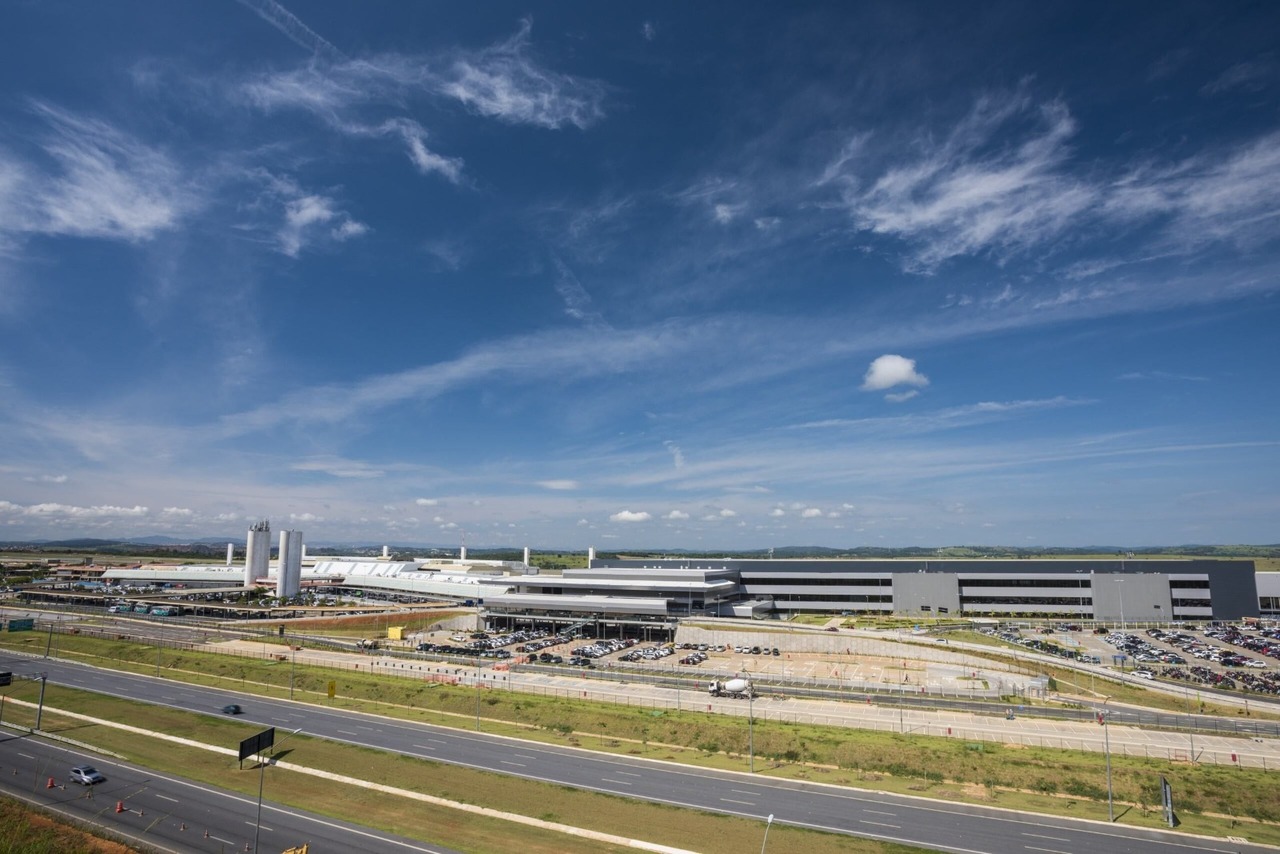 ASUR conclui aquisição de aeroportos da Motiva por R$ 5,1 bilhões e estreia no Brasil