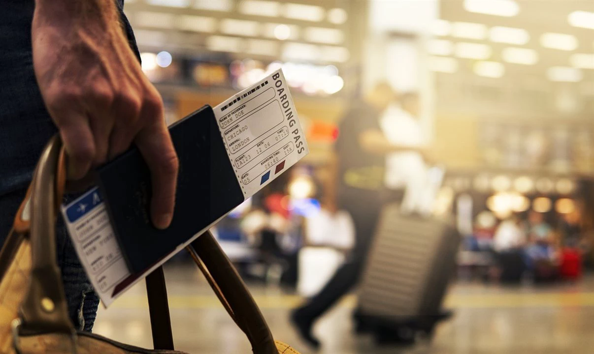 Custos das viagens aéreas globais crescem 23% em agosto, revela estudo
