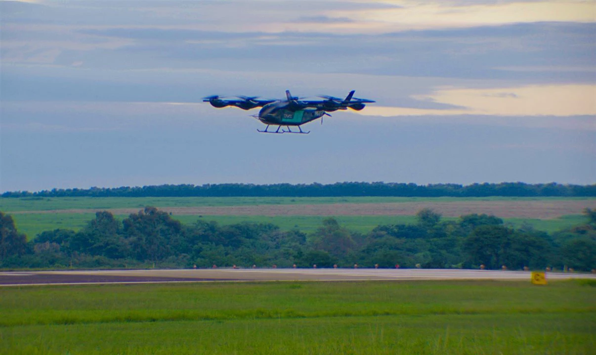 Eve Air Mobility realiza primeiro voo de protótipo de carro voador (eVTOL) no Brasil